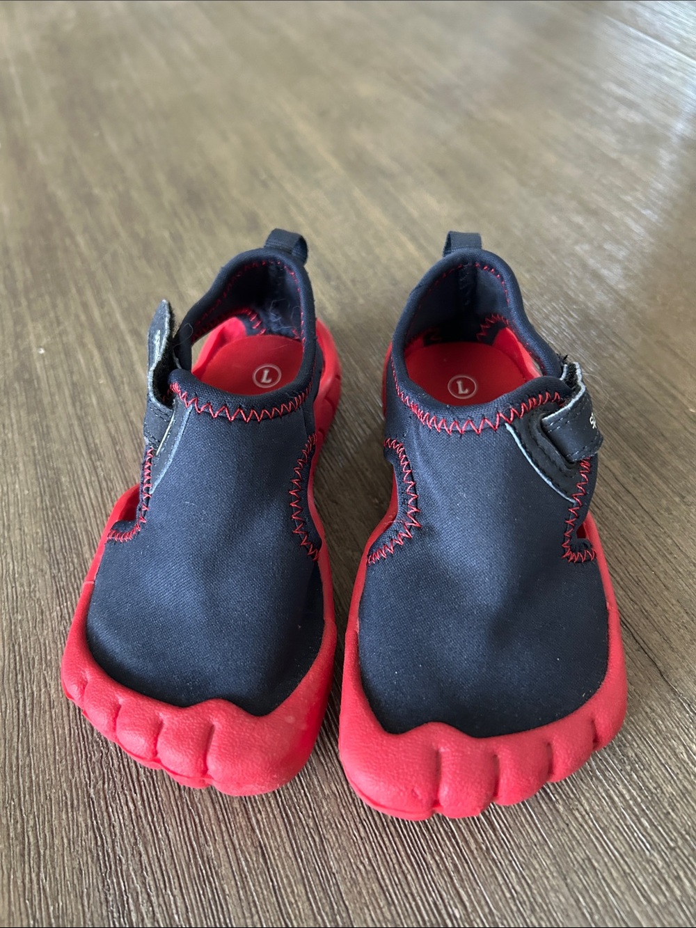 Speedo Kids Water Shoes - Black and Red, Semi New, Size L.